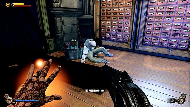 Dzielnica finansowa, w metalowej miednicy przy wejściu do skarbca - Rozdział 30-31 | Wyposażenie | BioShock Infinite - BioShock: Infinite - poradnik do gry