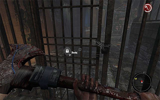 Powróć na plac, na którym zabijałeś niedawno zombiaki i zbadaj pokazaną na powyższym screenie bramkę - Znajdź budynek kina | Rozdział 8 - Nowy w mieście | Dead Island Riptide - Dead Island Riptide - poradnik do gry