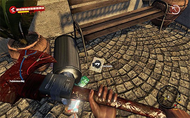 Po dotarciu w okolice banku rozejrzyj się za pocztówką leżącą na ziemi przy jednej z ławek - Pocztówki - Henderson | Sekrety | Dead Island Riptide - Dead Island Riptide - poradnik do gry