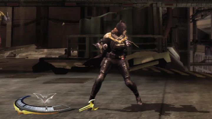 Postać ta posiada na swoim wyposażeniu wiele różnych sprzętów, które pomagają w czasie strać - Injustice: Batgirl - bomby dymne, batarang - Ultimate Edition - Injustice Gods Among Us - poradnik do gry