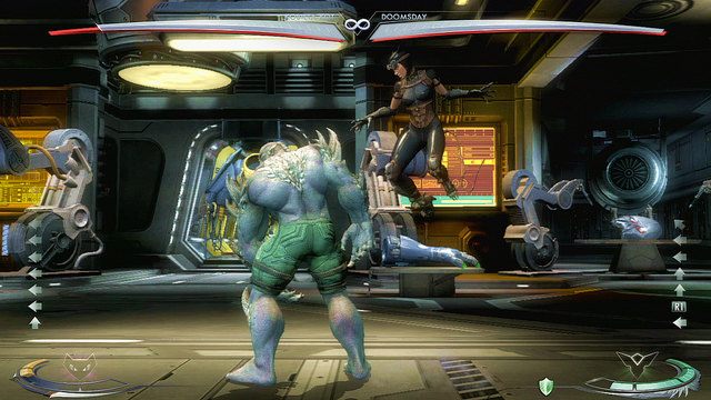 Po lewej i po prawej stronie środka areny znajdują się lampy zawieszone na suficie, można do niech wyskoczyć i cisnąć nimi w przeciwnika - Injustice: Ruch Oporu - arena - Injustice Gods Among Us - poradnik do gry
