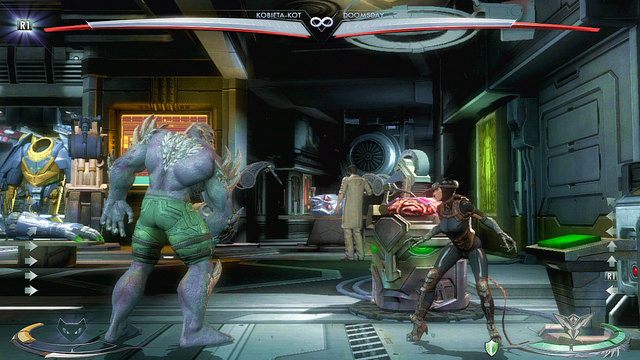 Po prawej stronie areny znajduje się zielony przycisk przed podestem z mózgiem - Injustice: Ruch Oporu - arena - Injustice Gods Among Us - poradnik do gry