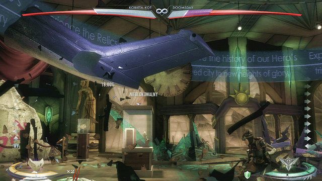 Po lewej stronie areny znajduje się zawieszony pod sufitem ogon śmigłowca ze śmigłem, aby z niego skorzystać należy podskoczyć - Injustice: Metropolis - arena - Injustice Gods Among Us - poradnik do gry