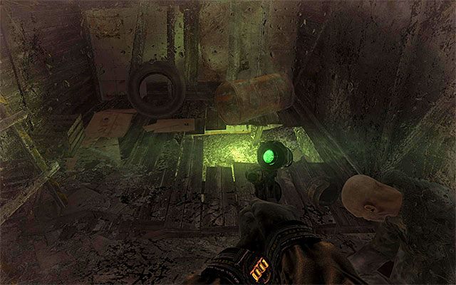 Na początek dobrze byłoby rozejrzeć się trochę po okolicy - Znajdź i ocal Annę | Rozdział 19 - Skażenie | Solucja Metro Last Light - Metro: Last Light - poradnik do gry