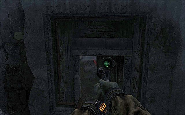 Udaj się w stronę klatki schodowej i ruszaj na dół - Poznaj plany żołnierzy Czerwonej Linii | Rozdział 25 - Zajezdnia - Metro: Last Light - poradnik do gry