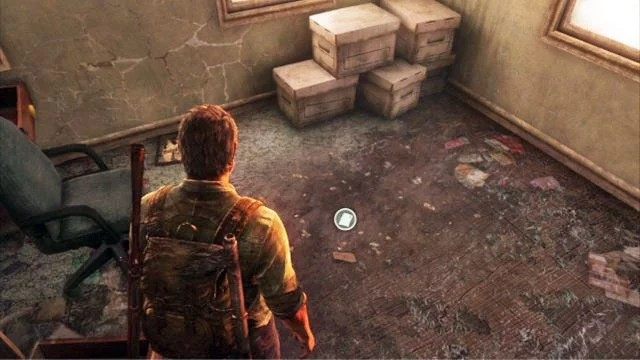 Na pierwszym piętrze w rogu jednego z pomieszczeń znajdziesz poszukiwany artefakt - Miasteczko Billa | Artefakty i nieśmiertelniki w The Last of Us - The Last of Us - poradnik do gry