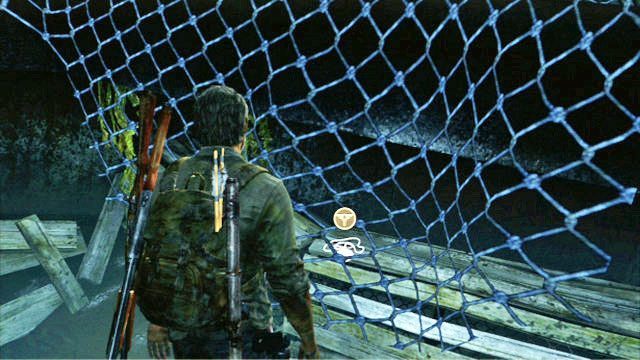 Zeskocz w nią, a za niebieską siatką zobaczysz nieśmiertelnik Świetlików - Przedmieścia - Kanały | Artefakty i nieśmiertelniki w The Last of Us - The Last of Us - poradnik do gry