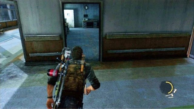 Po wyjściu z klatki schodowej skręć dwukrotnie w prawo - Laboratorium Świetlików | Artefakty i nieśmiertelniki w The Last of Us - The Last of Us - poradnik do gry