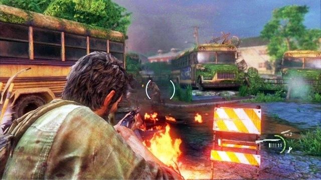Idąc dalej wzdłuż krawędzi lokacji, zostaniesz wreszcie zauważony i zaatakowany przez grupkę mutantów - Cmentarz | Miasteczko Billa | Solucja The Last of Us - The Last of Us - poradnik do gry