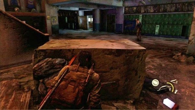 Wewnątrz budynku szybko się pochyl i powoli przekradnij za osłonę z lewej - Ucieczka z budynku szkoły (mapa) | Miasteczko Billa | Solucja The Last of Us - The Last of Us - poradnik do gry