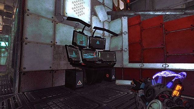 Idź wzdłuż lewej ściany, aż trafisz na schody i panel sterowania, widoczne powyżej - Pattern Recognition | Akt II | Magrunner Dark Pulse - Magrunner: Dark Pulse - poradnik do gry