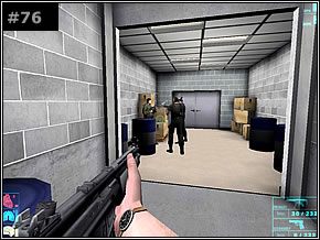 W znanym Ci już holu skręć w lewo i kiedy dotrzesz do wyjścia, omiń je - Misja 09 - Plain The Hero - Die Hard: Nakatomi Plaza - poradnik do gry