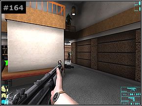 Zaraz za zakrętem spotkasz dwóch przeciwników - Misja 18 - Backup Arrives - Die Hard: Nakatomi Plaza - poradnik do gry