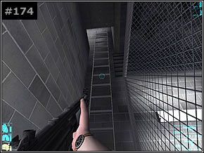 Przejdź pod śmigłami [#175] kucając i dalej zejdź po czerwonej drabinie w dół - Misja 19 - The FBI Arrives - Die Hard: Nakatomi Plaza - poradnik do gry