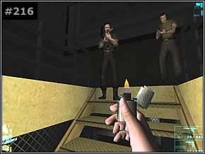 Przejdź w prawo i za rurami otoczonymi siatką [#217] skręć w lewo - Misja 24 - Fumbling In The Dark - Die Hard: Nakatomi Plaza - poradnik do gry