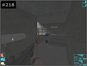 Wyjdź tędy na górę i na zakręcie skręć w lewo (drzwi są zablokowane beczkami) - Misja 24 - Fumbling In The Dark - Die Hard: Nakatomi Plaza - poradnik do gry