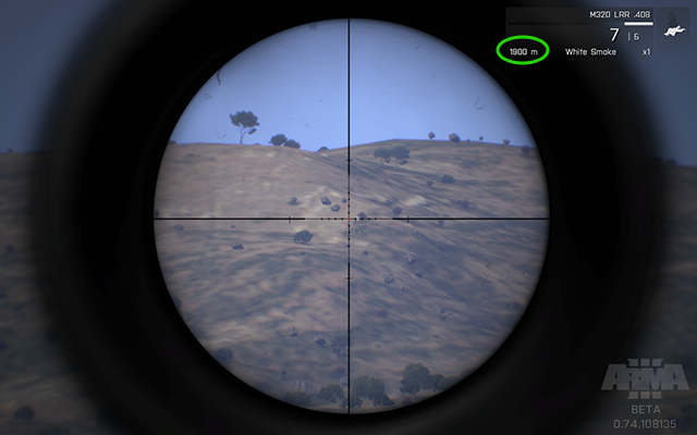 Weź swoją broń do ręki i teraz musisz dokonać kalibracji zerowania tak, aby kula przeleciała odpowiedni zasięg - Strzelanie na odległość w Arma III | Podstawy rozgrywki - Arma III - poradnik do gry