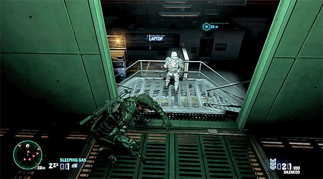 Przejście na górnych balkonikach - Wydostanie się z centrum dowodzenia z dyskiem Charliego | Misja 6 - HQ wydziału specjalnego - Tom Clancys Splinter Cell: Blacklist - poradnik do gry