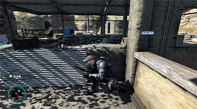 Wartownik zatrzymujący się przy murku - Zlokalizowanie źródła transmisji | Misja 2 - Forteca partyzantów - Tom Clancys Splinter Cell: Blacklist - poradnik do gry