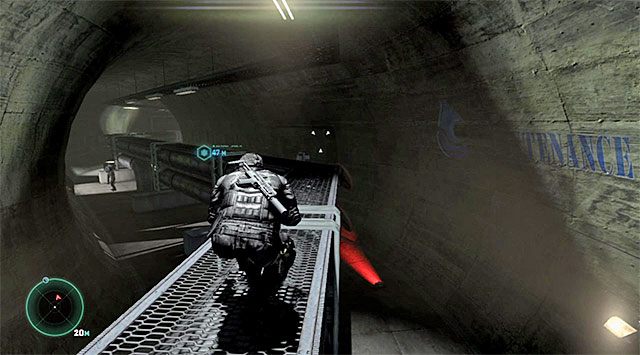 Przemarsz po górnych balkonikach - Dotarcie do stacji filtracji wody | Misja 3 - Amerykańska konsumpcja - Tom Clancys Splinter Cell: Blacklist - poradnik do gry