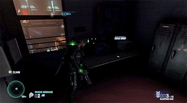 Paczka leży na ławce w niewielkim pomieszczeniu - Misje głównej kampanii | Paczki (Dead Drops) | Splinter Cell Blacklist - Tom Clancys Splinter Cell: Blacklist - poradnik do gry
