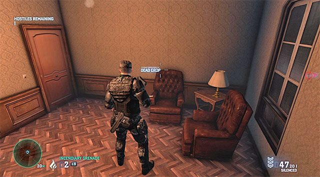 Paczka leży na oparciu fotela w niewielkim pomieszczeniu - Misje Charliego | Paczki (Dead Drops) | Splinter Cell Blacklist - Tom Clancys Splinter Cell: Blacklist - poradnik do gry