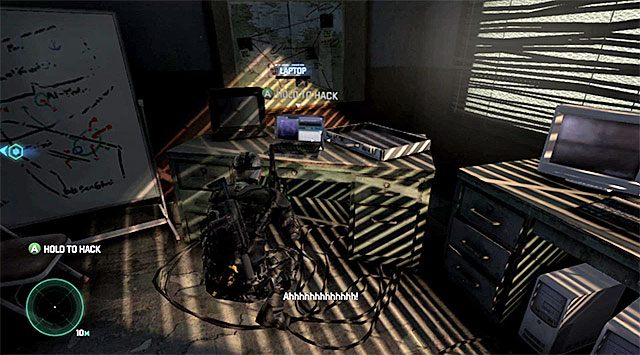 Laptop leży na biurku - Misje głównej kampanii | Laptopy Czarnej Listy (Blacklist Laptops) - Tom Clancys Splinter Cell: Blacklist - poradnik do gry