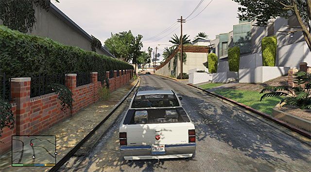 Pilnuj się w trakcie przejazdu wąskimi uliczkami wzgórz Vinewood - GTA 5: Doradztwo małżeńskie - solucja - GTA 5 - poradnik do gry
