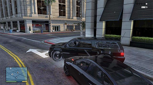 Ostrzelaj policjantów z zaskoczenia - GTA 5: Karabinki - solucja - GTA 5 - poradnik do gry