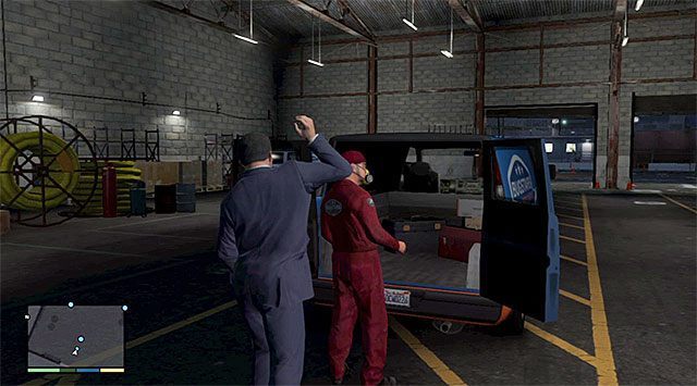 Objedź magazyn, tak by znaleźć się na jego tyłach - GTA 5: Środek na owady - solucja - GTA 5 - poradnik do gry