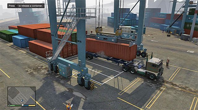 Podnieś złapany kontener i zacznij przesuwać cały dźwig w prawo - GTA 5: Zwiad w porcie - solucja - GTA 5 - poradnik do gry