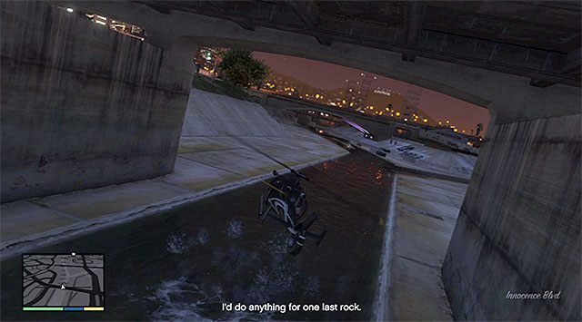 Uważaj żeby nie uderzyć w most - GTA 5: Pan Richards - solucja - GTA 5 - poradnik do gry