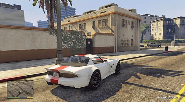 Zatrzymaj się w pobliżu planu filmowego, nie wjeżdżając na jego teren - GTA 5: Rola życia - solucja - GTA 5 - poradnik do gry