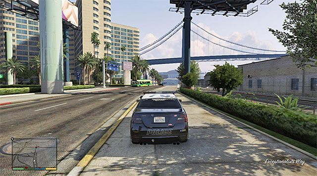 Do ucieczki możesz użyć jednego z radiowozów - GTA 5: Problemy prawne - solucja - GTA 5 - poradnik do gry