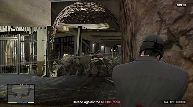 Uważaj na grupy, które dotrą od strony skarbca i dużej dziury w suficie - GTA 5: Wielka fucha 2, oczywisty wariant (Obvious) - solucja - GTA 5 - poradnik do gry