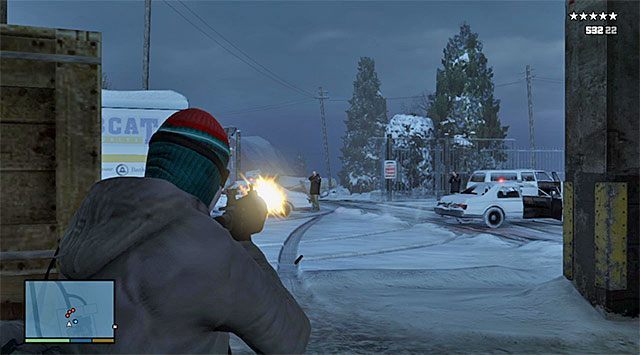Strzelanina na placu przed budynkiem - GTA 5: Prolog - solucja - GTA 5 - poradnik do gry