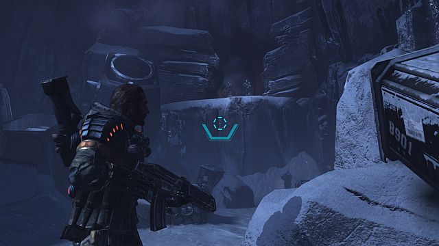 Po wyjściu z windy kieruj się w stronę szczytu - Misja finałowa - Powstrzymanie Isenberga i sił NEVECU | Opis przejścia i zadania poboczne - Lost Planet 3 - poradnik do gry