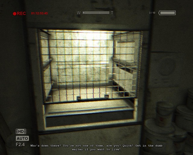 Winda kuchenna, która oferuje ci życie. Otwórz ją i wejdź do środka. - Male Ward | Solucja Outlast - Outlast - poradnik do gry