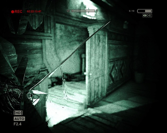 Drzwi wyważone przez twojego znajomego. Korytarz za nim prowadzi do recepcji - Return to the Administration Block | Solucja Outlast - Outlast - poradnik do gry