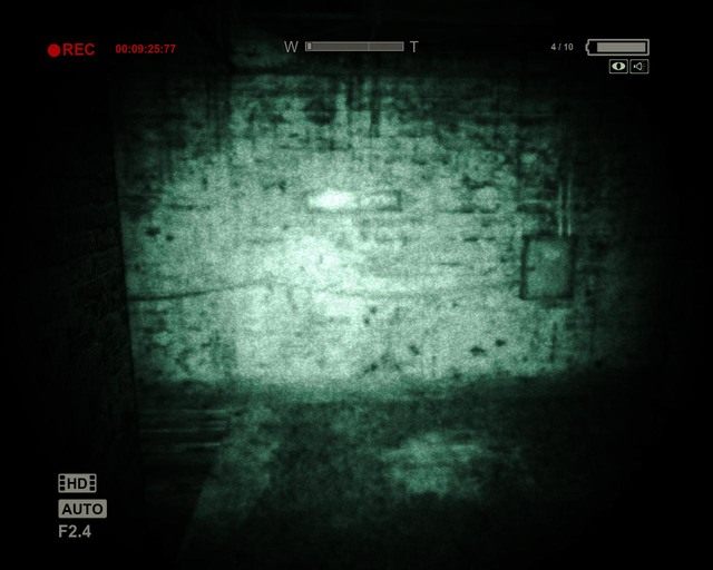 Na tym rozwidleniu skręć w prawo - Administration Block | Solucja Outlast - Outlast - poradnik do gry