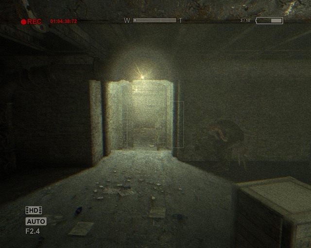 Ten kulący się pan zamknie za tobą drzwi, gdy tylko przez nie przejdziesz - Sewer | Solucja Outlast - Outlast - poradnik do gry