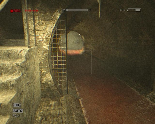 Czerwona woda oraz uciekający człowiek wskażą ci drogę - Sewer | Solucja Outlast - Outlast - poradnik do gry