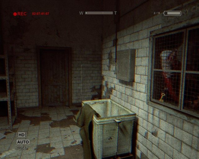 Klucz spadł do pralni, stąd możesz go zabrać - Female Ward | Solucja Outlast - Outlast - poradnik do gry