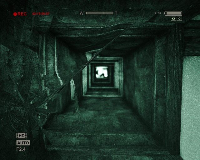 Po wyjściu z wentylacji zastawionych zwłokami będziesz miał wejście do biblioteki - Return to the Administration Block | Znajdźki - dokumenty | Outlast - Outlast - poradnik do gry