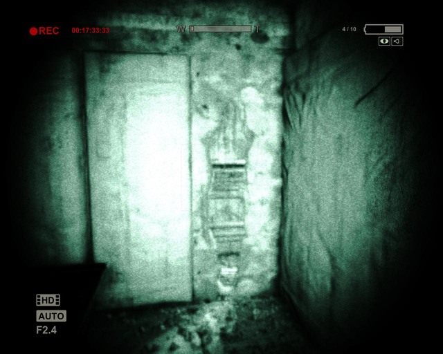 Dziura w jednej z izolatek - Prison Block | Solucja Outlast - Outlast - poradnik do gry