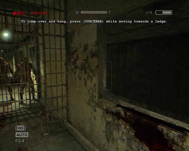 Przeskocz przez okno po prawej, by przejść dalej - Prison Block | Solucja Outlast - Outlast - poradnik do gry