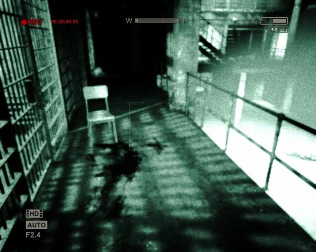 Na tym krzesełku siedział gość, który się na ciebie rzuci - Prison Block | Solucja Outlast - Outlast - poradnik do gry
