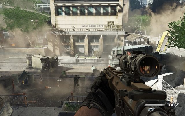 Wrogowie na balkonie to priorytet. - 06 - Legends Never Die | Kampania - opis przejścia | Call of Duty Ghosts - Call of Duty: Ghosts - poradnik do gry
