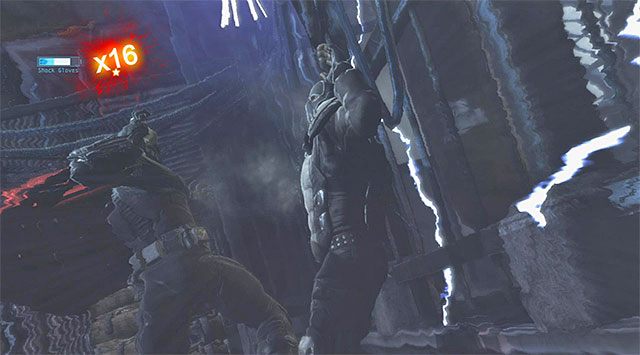 Warto próbować spychać wrogów na obrzeża areny - Rozbrój bombę przy południowym filarze | Główny wątek w Batman Arkham Origins - Batman: Arkham Origins - poradnik do gry
