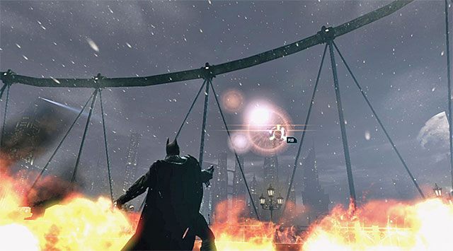Po tym jak wyczerpiesz niemal cały pasek zdrowia bossa przystąpi on do masowego bombardowania okolicy - Świetlik (Firefly) | Walki z bossami w Batman Arkham Origins - Batman: Arkham Origins - poradnik do gry